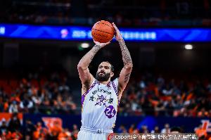 爵士中锋肯尼迪萨默斯