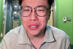 詹姆斯抱摔