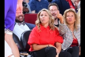 NBA湖人亚裔女医生