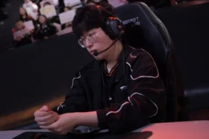 梅西爆射看台球迷