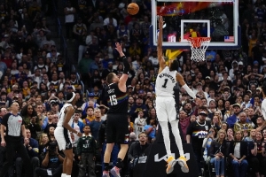 球星在进入NBA前穿的鞋子