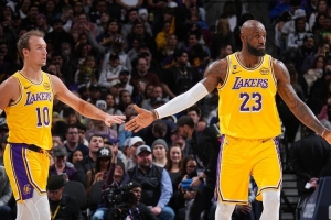 NBA尼克斯vs76人直播
