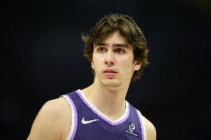 nba晃倒防守人