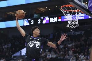 库里3和利拉德3怎么选