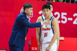 c罗皇马球衣n字体