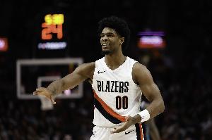 nba雄鹿队老板女儿图