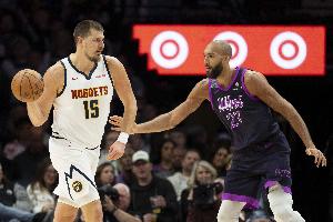 张继科马龙看篮球比赛