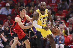 詹姆斯生涯3-0领先的系列赛G4为12胜2负 场均28.8分8.9板7.1助