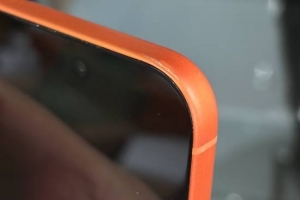 戴壳没用！博主吐槽：iPhone17 ProMax铝壳不耐用 外观寿命低