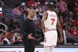 主持人：从没见过像乌度卡风评下滑这么快的教练 KD真是教练杀手