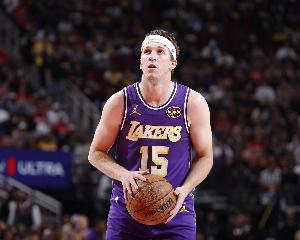 雷迪克：里夫斯接下来15分钟将上场进行测试 之后决定是否出战