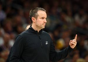 奥特：季后赛每个回合不容有失 告诫球员当对方打出攻势时要冷静