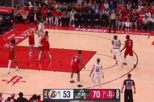 稍稍止血！艾顿补篮得分&空接再进个人连拿4分