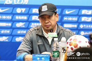 斯卢茨基赛后：上半场很幸运把握住点球机会，下半场全队表现出色