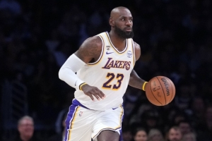 太罕见！詹姆斯今日仅进2球 平个人生涯单场运动战进球数最低纪录