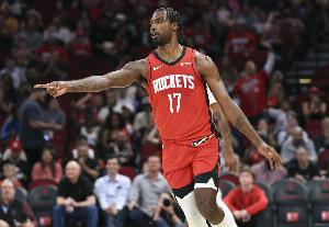 奋力一搏！半场火箭全力防守有10断仅4失误 湖人仅1断&13次失误