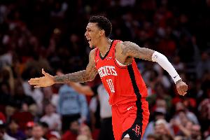 不准但有防守！贾巴里·史密斯15中4&罚球6中6 得16分8板3助3断