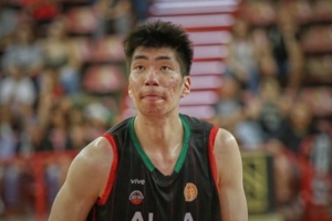 西乙常规赛-余嘉豪5投3中&罚球4中4 得到11分3板1助