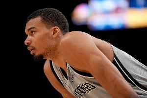 会复出吗？文班亚马因脑震荡保护协议 G4仍然出战成疑