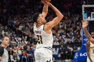 琼斯季后赛单场砍20+3断+3帽且命中率75+% 比肩大梦和马里昂