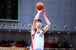 记者：流量最大的打法 徐昕统治了比赛 留给杜锋一个落寞的背影