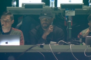 坐看台！孔帕尼：对热爱足球的人来说这场太精彩了，但我位置不好