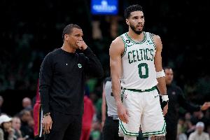 凯尔特人系列赛输的两场三分命中率仅27.2% 赢的三场41.6%