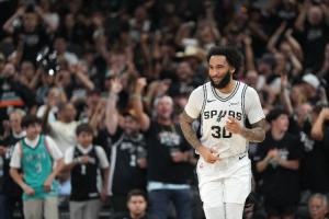 三分7中5！尚帕尼：多了很多无球跑动 不断寻找自己的出手机会