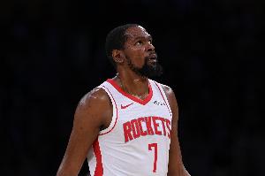 乌度卡：杜兰特今天没有参加训练 他正在做体能和其他方面的努力