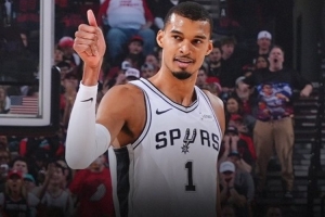 绝望！开拓者球员系列赛面对文班干扰投篮42中8 命中率仅19%