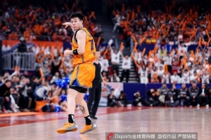 首轮轮空！上海热身赛4分负广厦 两队均3外援 白边双李孙铭徽缺阵