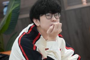 Jiejie近两个BO3共5小局只拿到4条龙 而对位的两位打野拿到24条龙
