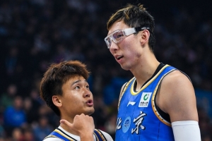 媒体人：北京这场比赛也是本赛季的缩影 从充满希望到混乱到无力