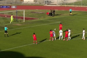 斯洛文尼亚U15门将送点！中国男足U15点球扳回一城！