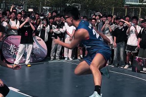 下面收看福建队流量担当伍总演唱闽南语神曲《爱情恰恰.》..