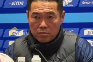 萨里奇在致敬仪式遭泰山球迷辱骂？海牛球迷：这样做对吗？