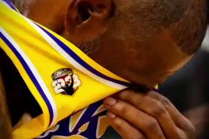 赛后詹/斯玛特慢跑退场！家有两宝！3:0完美的团队胜利✌️