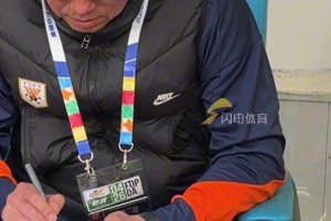 山东泰山客场挑战青岛海牛，现场有超万名泰山球迷助威观战