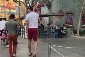 这是大洛还是小洛？球迷在加州迪士尼偶遇洛佩斯