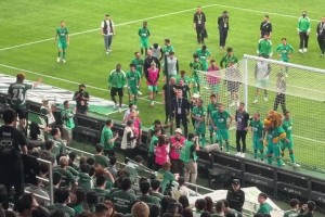 再被反击！实拍：基莱斯89分钟锁定胜局，工体现场一片哗然