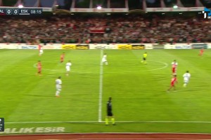 逆天失误！土耳其足球第四级门将用背部反向助攻对手破门！