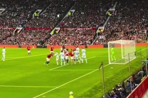 在虚拟酒吧沉浸式观看曼联比赛，这个现场看有什么区别