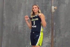 可爱捏！佩奇拍摄新赛季WNBA定妆照