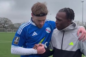 上供！外网网友恶搞：切尔西和白堡之间的人员转会！