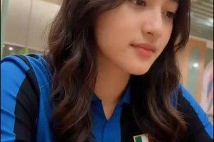 暖！意甲官推：弗拉泰西与小球童的对视治愈全世界❤